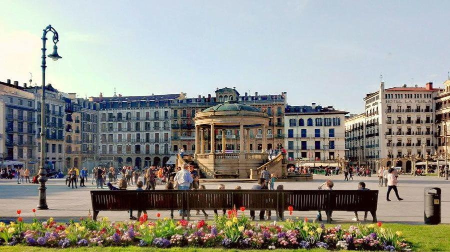 Espacioso Apartamento En El Centro De Pamplona Exterior foto